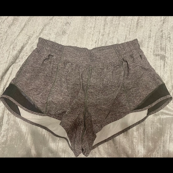 Lululemon Hotty Hot Shorts 2.5” Size 10 - Picture 1 of 1